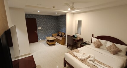 HOTEL MONSOON PALACE Room Type - Super Deluxe