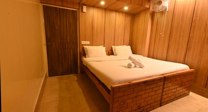 Baba Tourist Lodge Room Type - 101