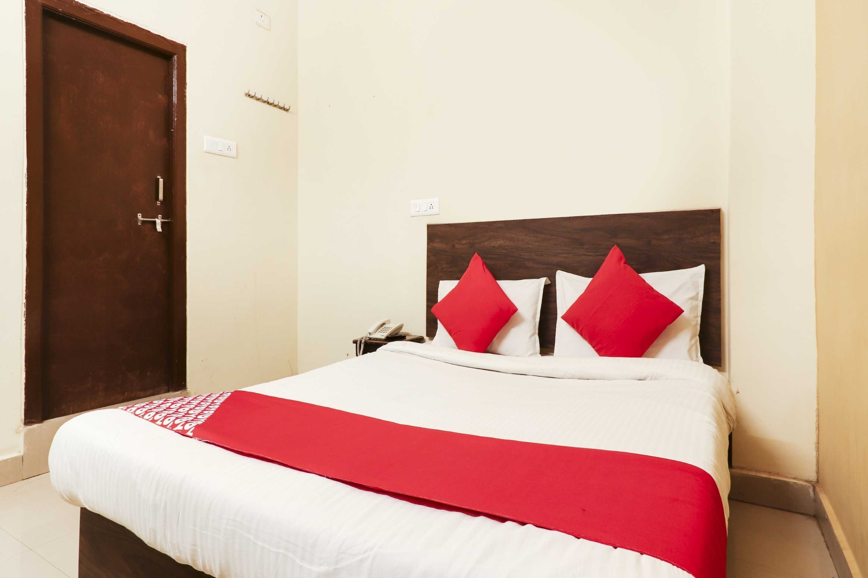 HOTEL O SAI PARIWAR HOTEL - Tap to explore photos
