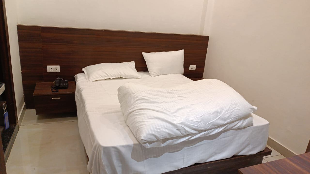 Hotel Cross Road Unnao - Tap to explore photos