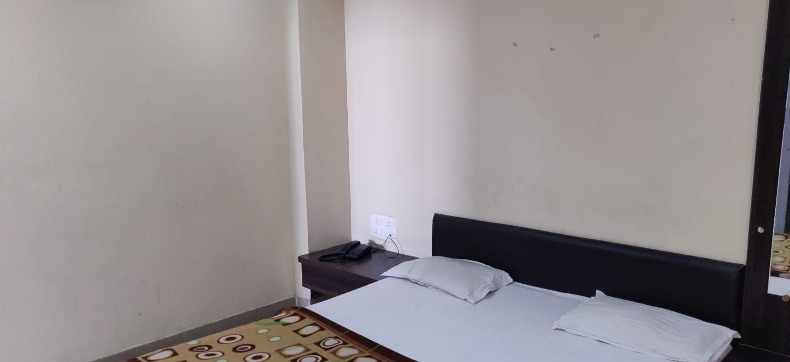 Hotel Vijay Executive - Tap to explore photos