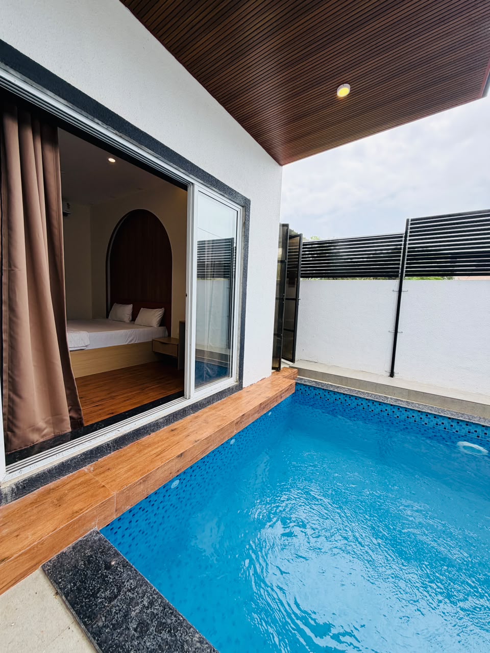 Skylight Villa - Your Private Luxury Escape - Tap to explore photos