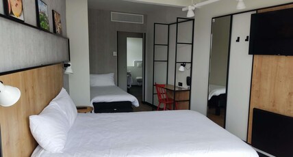 ibis Brive Centre Room Type - Standard Room with 1 double bed, 1 single bed and balcony ibis Brive Centre Room Type - Standard Room with 1 double bed, 1 single bed and balcony