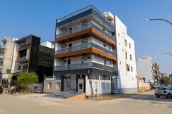 Hotel Park Tree, Sec-63A, Noida