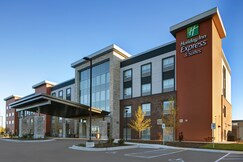 Holiday Inn Express & Suites MILWAUKEE - BROOKFIELD
