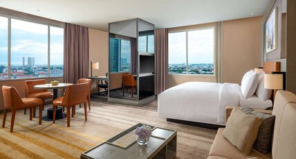 Doubletree by Hilton Surabaya Room Type - KING DELUXE ROOM