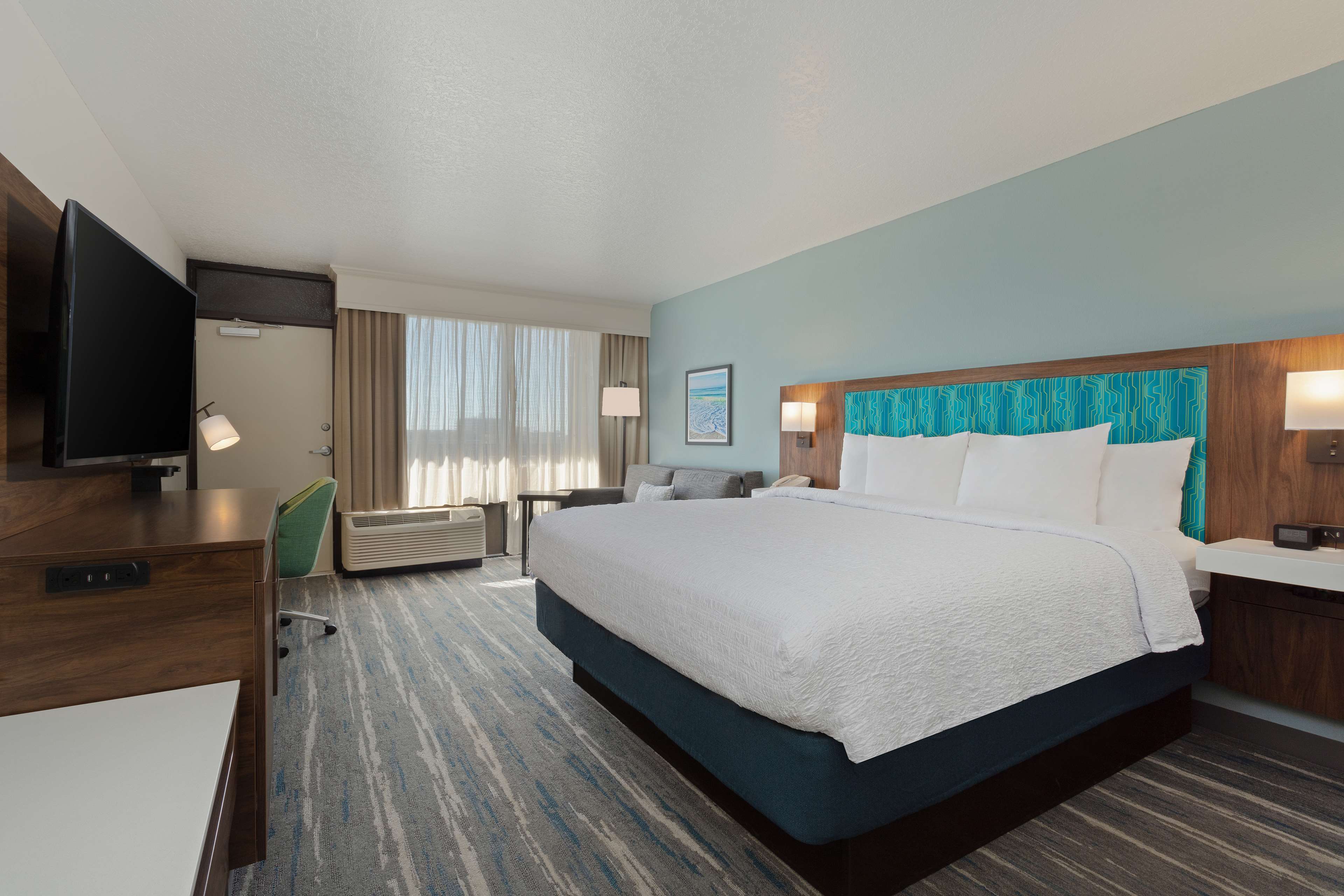 Hampton Inn Cocoa Beach - Tap to explore photos