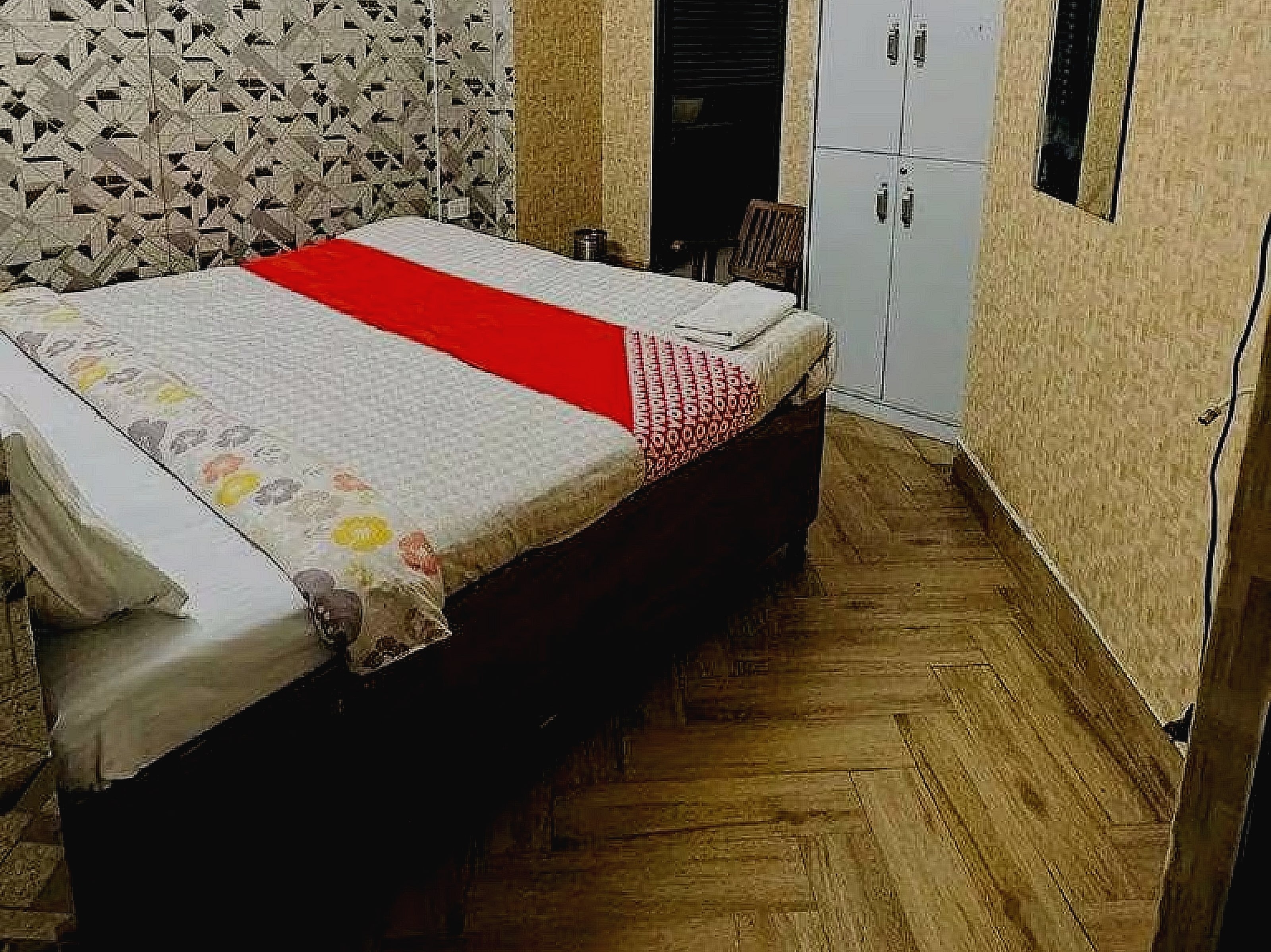 Hotel O HOME Cozy Stay - Tap to explore photos