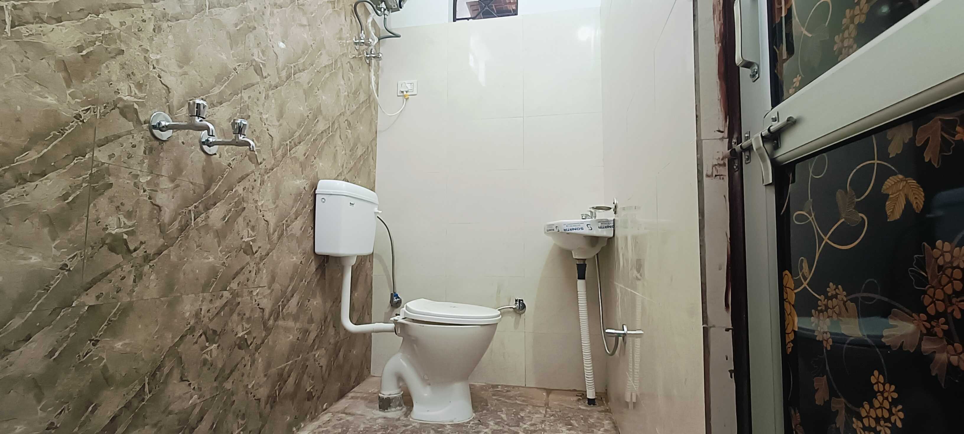 Hotel O S.S. Palace Guest House - Tap to explore photos