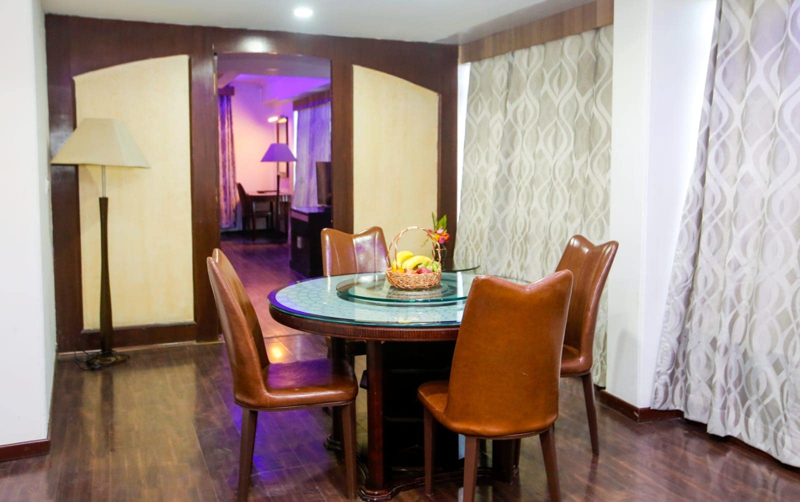 Hotel The Residency Srinagar (05 min walk to Clock Tower) - Tap to explore photos