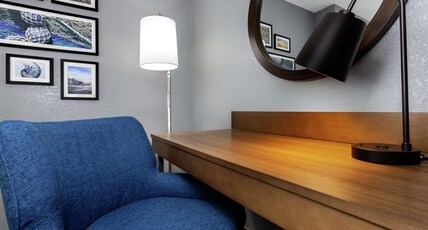 Hampton Inn Amelia Island Room Type - 1 KNG HEARING W CHAISE NS