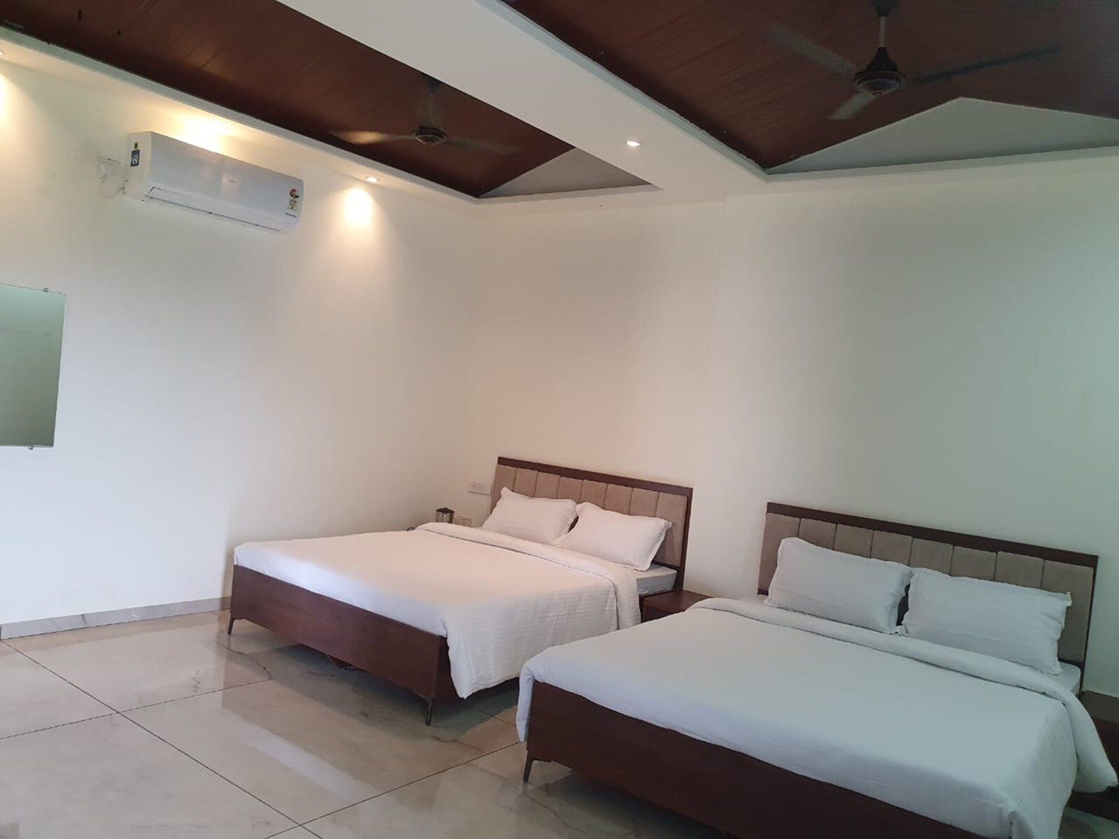 Hotel Sarang Executive - Tap to explore photos