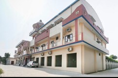 Chetiya Farmhouse