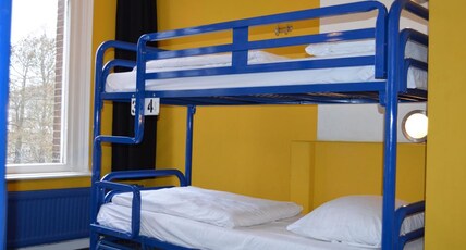Flying Pig Uptown Room Type - Private 8 Bed Room with Shared Bathroom