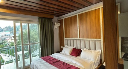 Vikoo House Room Type - Family Room with Hill View