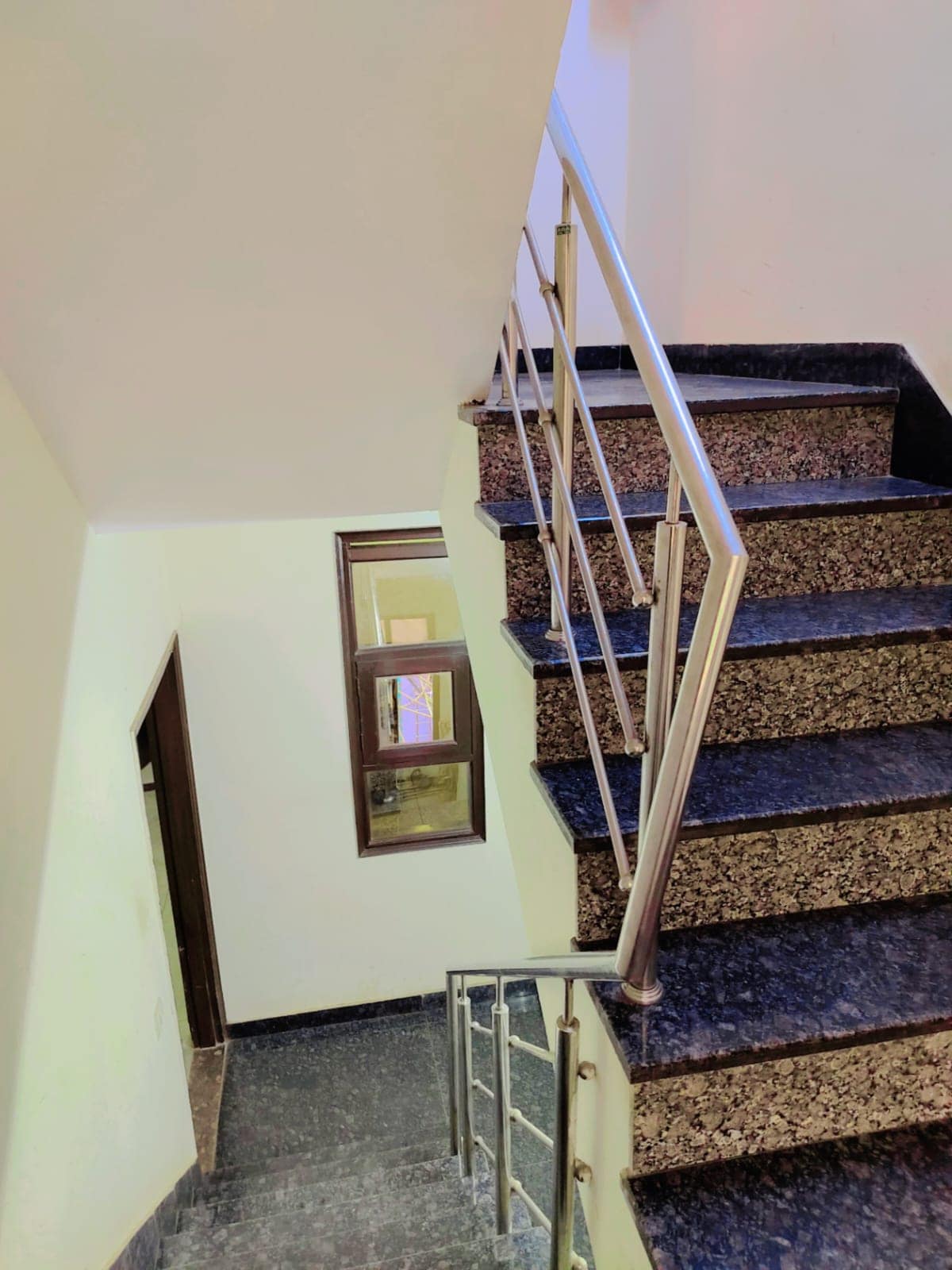 Hotel Istay - Tap to explore photos