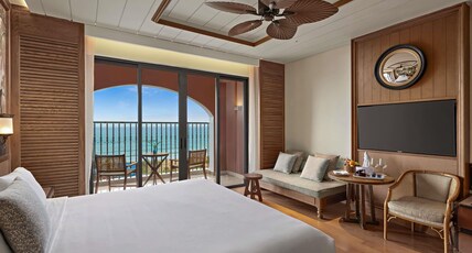 M Room Type - Deluxe King Room with Seaview