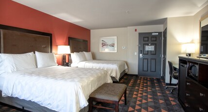 Holiday Inn Oceanside Camp Pendleton Area, an IHG Hotel Room Type - 2 Queen Beds Suite Sofa Bed