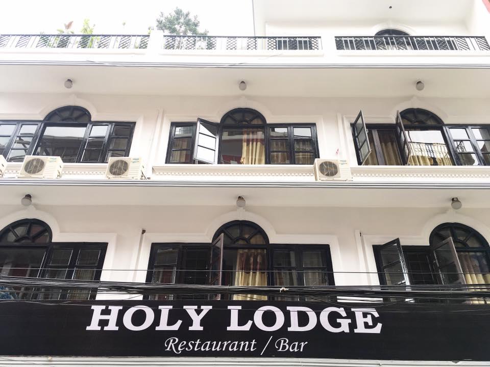 Holy Lodge - Tap to explore photos