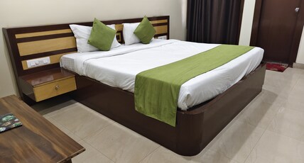 Hotel Jasmin Palace Room Type - Deluxe King AC