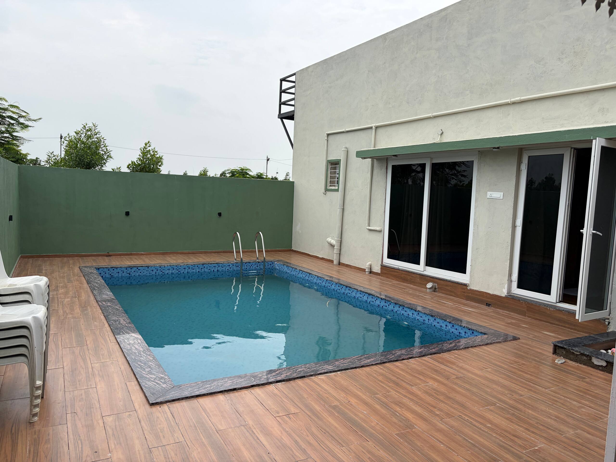 Green Vatika 2bhk 3AC Pvt Garden Pvt Pool Villa - Tap to explore photos