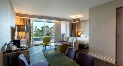 Radisson Blu Hotel Istanbul Ottomare Room Type - Suite - Garden View amp Balcony