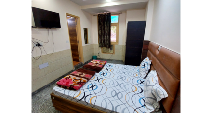Khandelwal Bhawan Room Type - AC Deluxe Room with Ensuite Washroom