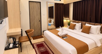 SHRI GOPAL DURGA DHAM HOTEL & RESTAURANT Room Type - Deluxe Room without Balcony