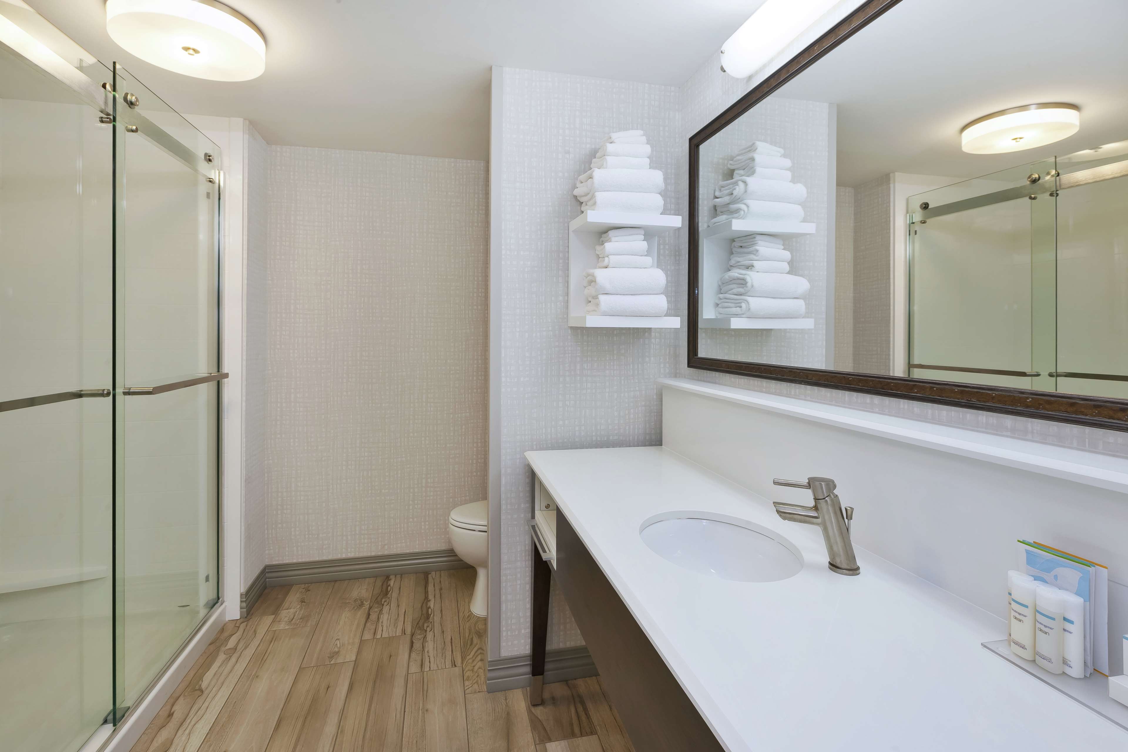 Hampton Inn & Suites Wells Ogunquit - Tap to explore photos