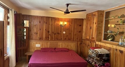 Tirthan mid point Room Type - Deluxe river view bedroom 1