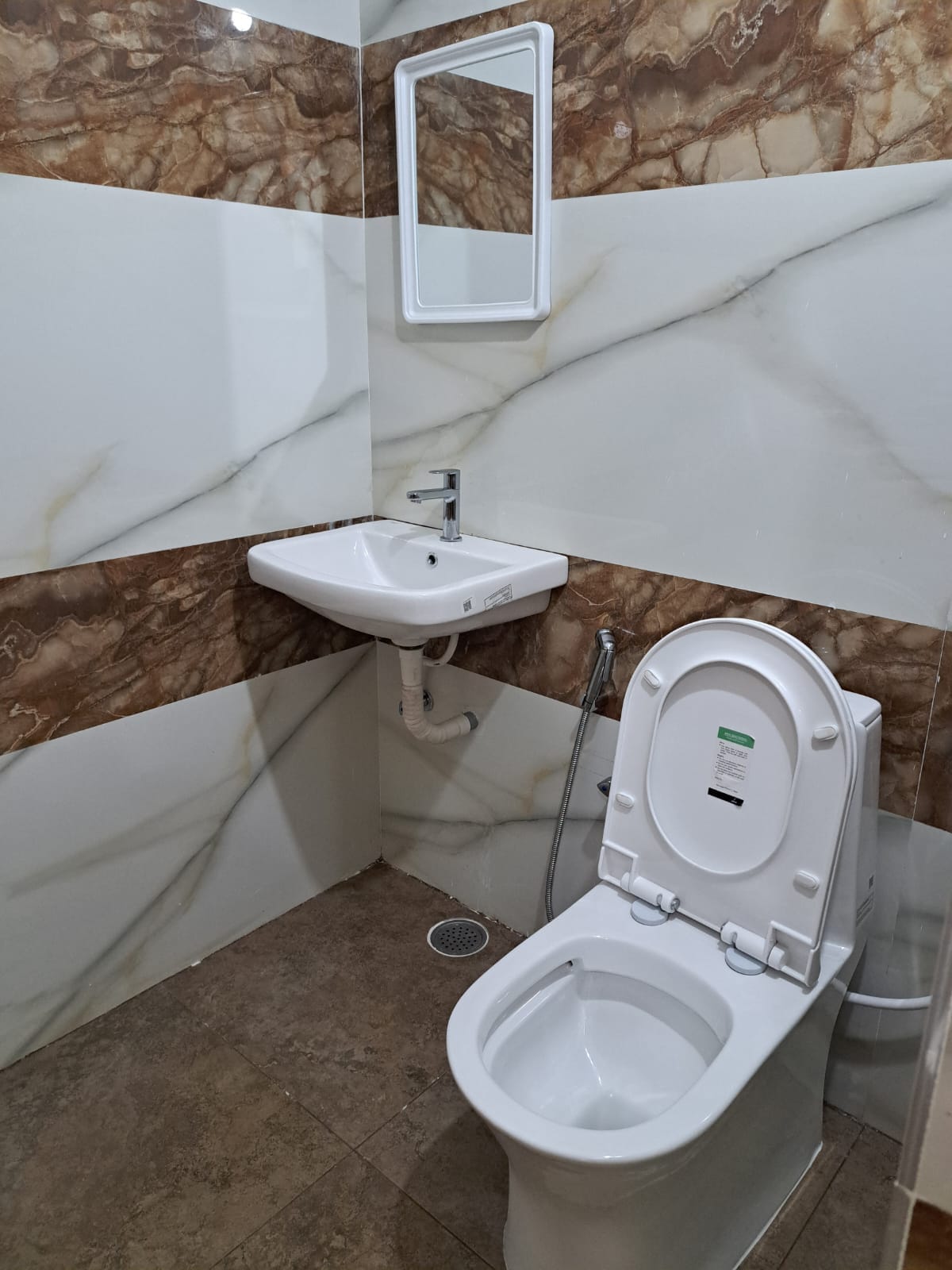 White House Service Apartment - Tap to explore photos