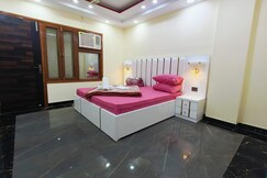Homlee Elegance 2BHK Flat LIFT Central Delhi