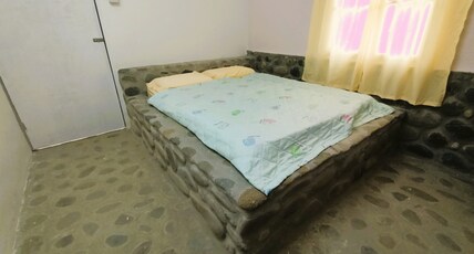 Hotel O Flinstone Lodge Room Type - Private Room with Shared Bathroom