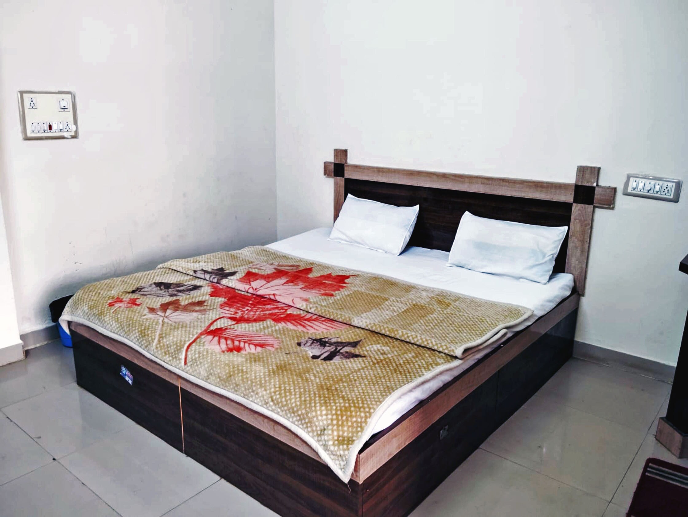 Harsha Varsha Deluxe Lodge - Tap to explore photos