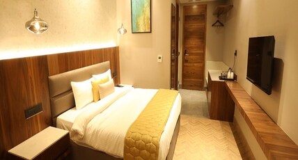 Lakshya Inn Room Type - Deluxe Room