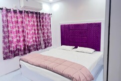 Cozy Room in Prominent Area - 3