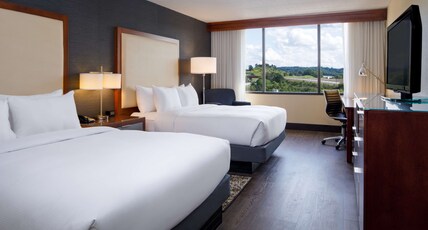 DoubleTree by Hilton Hotel Pittsburgh-Cranberry Room Type - 2 QUEEN MOB HEAR ACC W TUB
