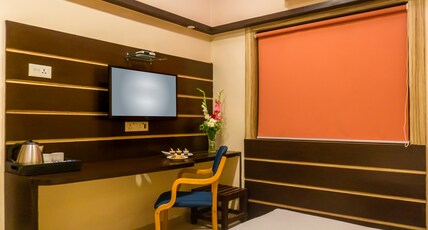 Hotel Golden Treat Room Type - DELUX KING BED