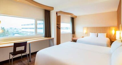Ibis Schiphol Amsterdam Airport Room Type - Room for four persons Ibis Schiphol Amsterdam Airport Room Type - Room for four persons