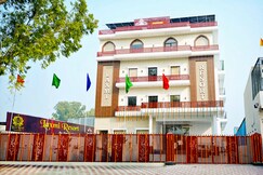 Laxmi Resort