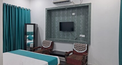 Kashika Homestays Room Type - Deluxe Luxury AC Bedroom with balcony