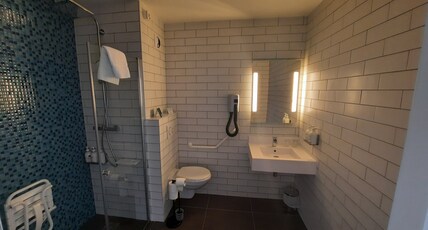 Holiday Inn CALAIS Room Type - 1 Queen Standard Accessible Holiday Inn CALAIS Room Type - 1 Queen Standard Accessible