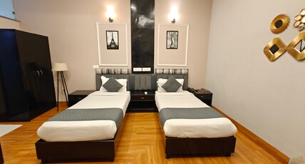 Pallavi West Room Type - Elegance Twin Bed Room