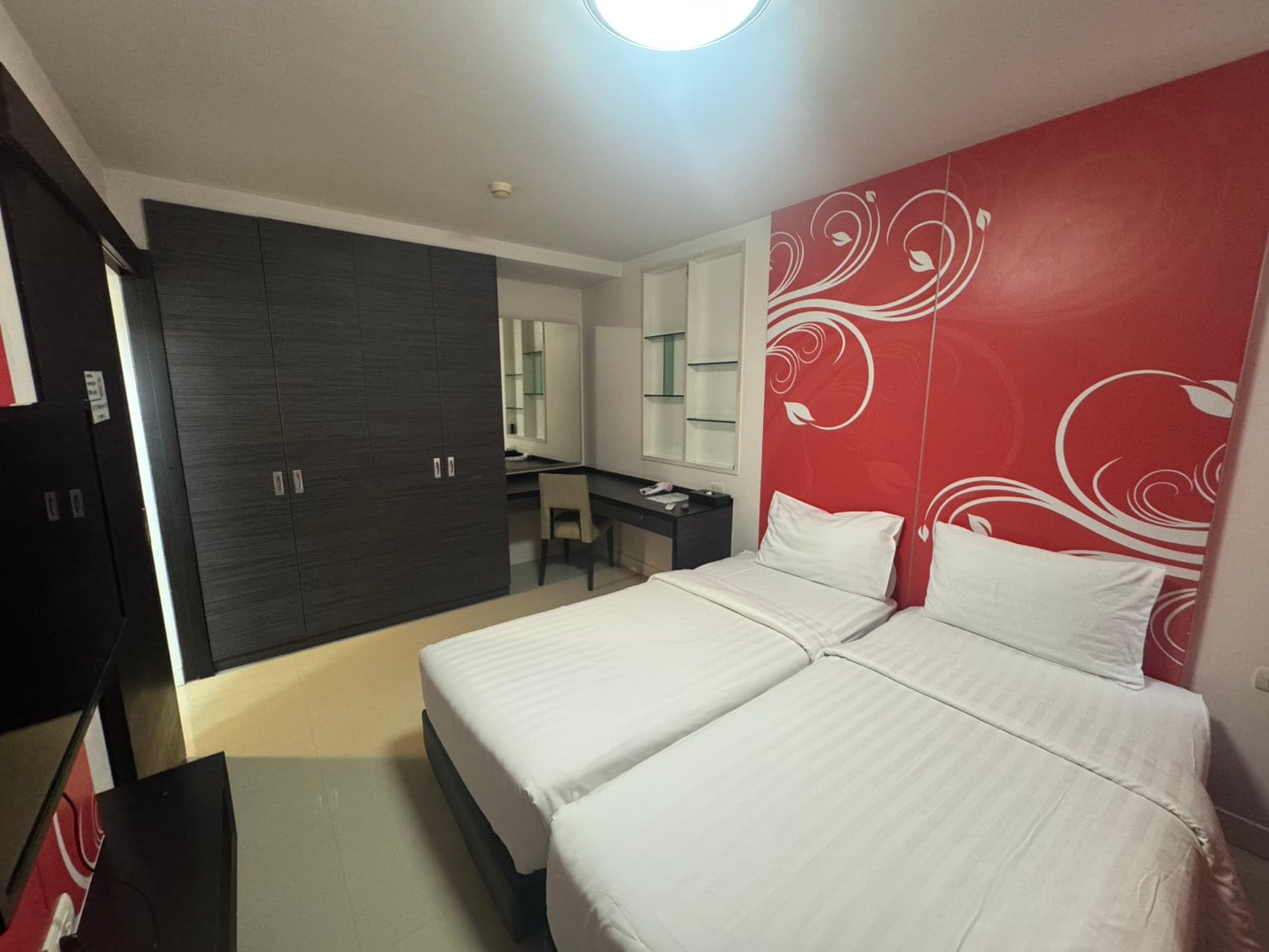 Palette Bella B All Suites Bangkok Hotel - Tap to explore photos