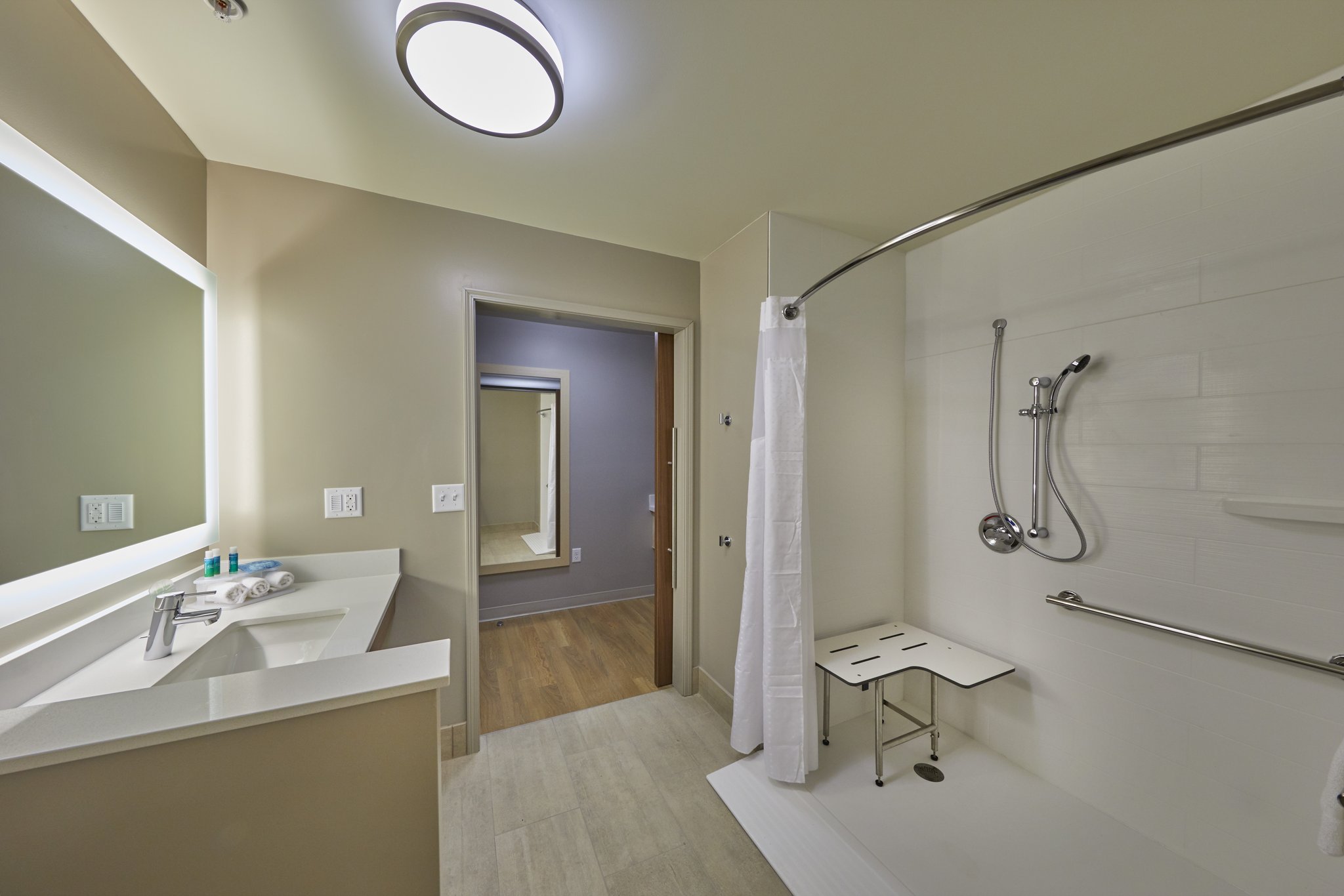 Holiday Inn Express & Suites Hermiston Downtown - Tap to explore photos