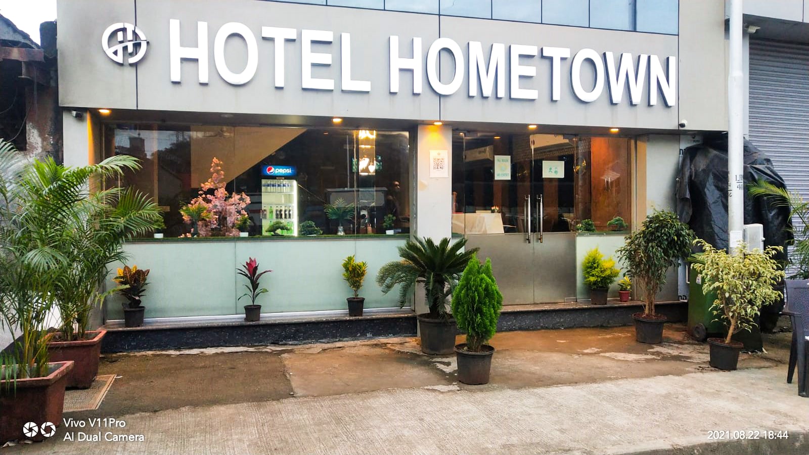 Hotel Hometown - Near BKC - Tap to explore photos