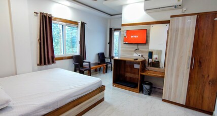HOTEL RAJARHAT PALACE Room Type - Deluxe King Bed with Backwater View