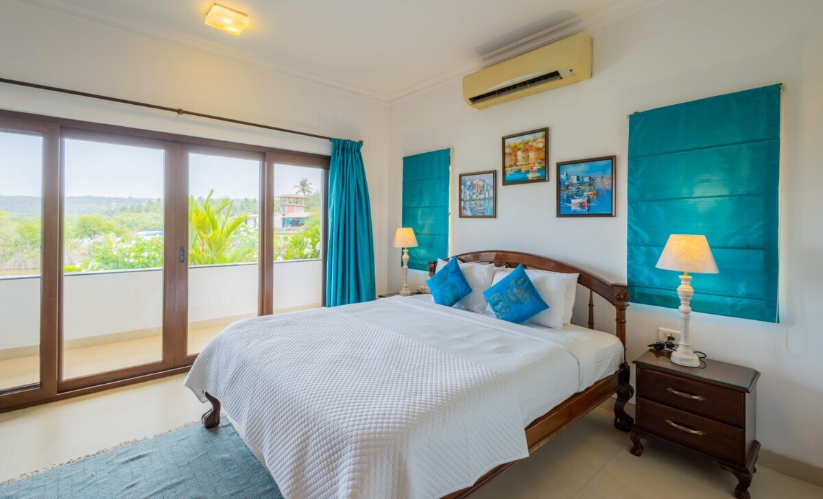 Riverfront 4BHK Private Pool Villa Near Candolim (Aquamarinne) - Tap to explore photos