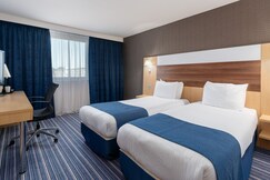 Rooms of Holiday Inn Express Leigh - Sports Village