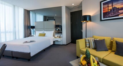 Centro Westside By Rotana Room Type - Spacious Centro Corner Suite
